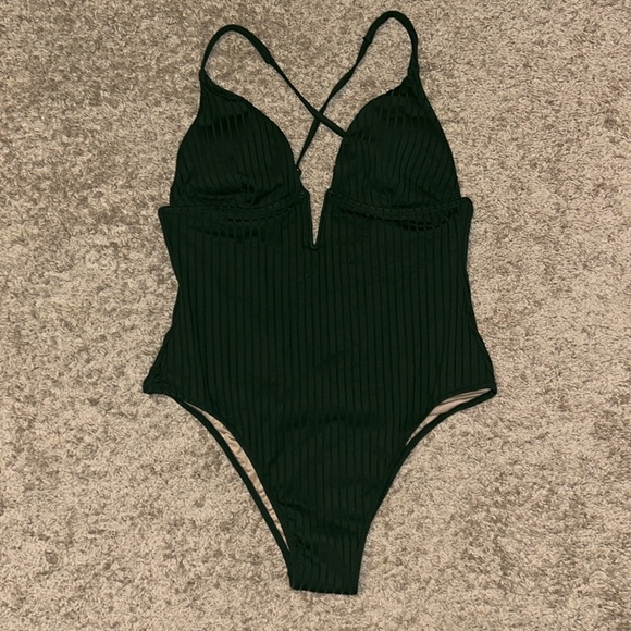 Women'sRibbed Plunge Front V-Wire One
Piece Swimsuit - Shade & Shore - Picture 4 of 10